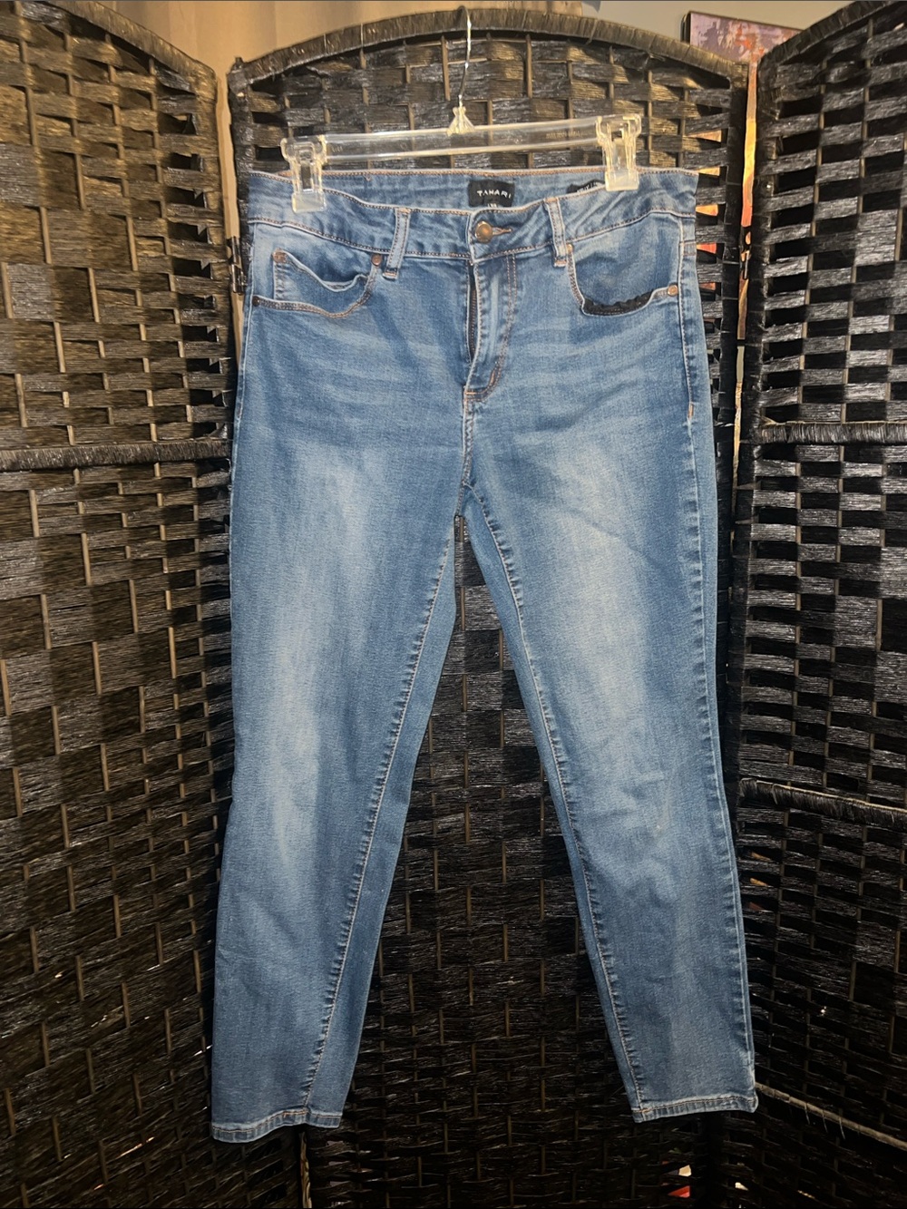 Tahari Medium Wash Women's Skinny Jeans
Kelly skinny ankle size 10